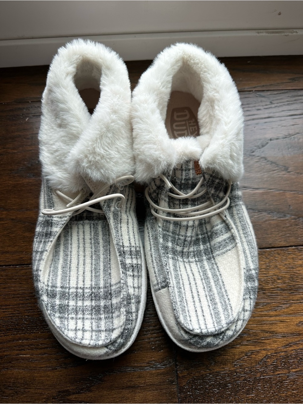 Hey Dude Wendy Women’s Cozy Plaid Fleece-Lined Slippers - Cream/Gray- size 8
